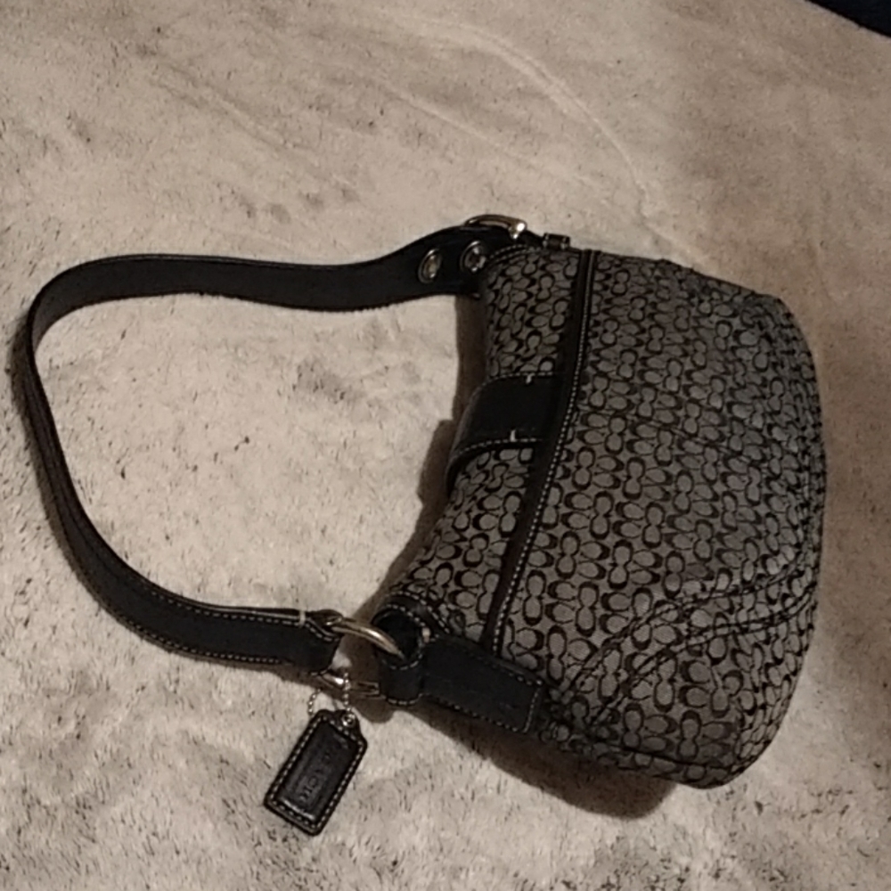 Authentic Coach monog/leather handbag - Picture 4 of 6